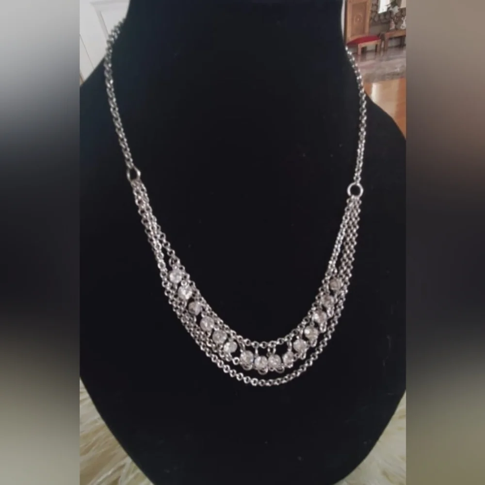 Lovely Multi strand Silver Tone Necklace.🌴